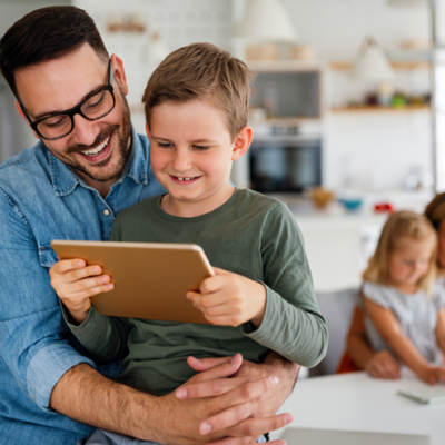 Veranschaulichung sicheres Surfen im Internet für Kinder.