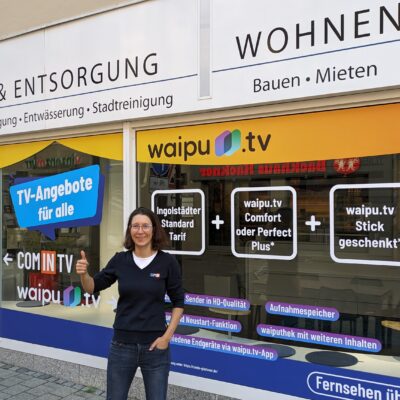 Bild: Schaufenster des Kundencenters in der Mauthstraße mit COM-IN Werbung